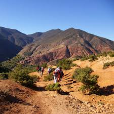 Les sentiers de randonnée - مسارات المشي والتنزه 