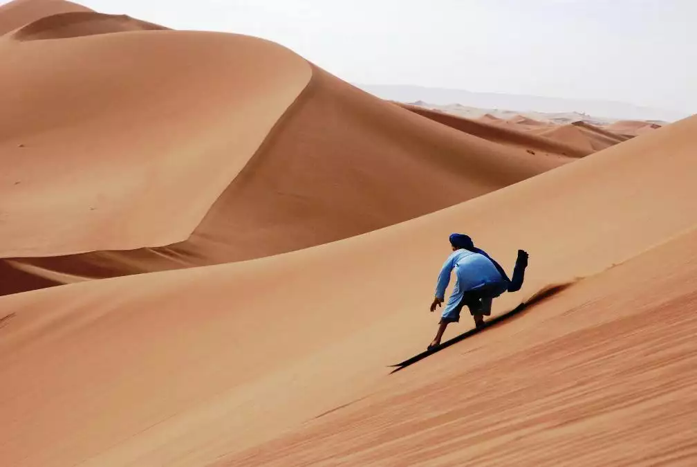 Sandboarding à Agadir : Dévalez les Dunes Dorées du Maroc